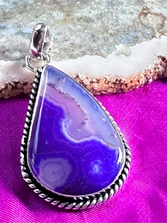 Artisan Jewelry - Artisan Handcrafted Purple Teardrop DYED AGATE Pendant Necklace